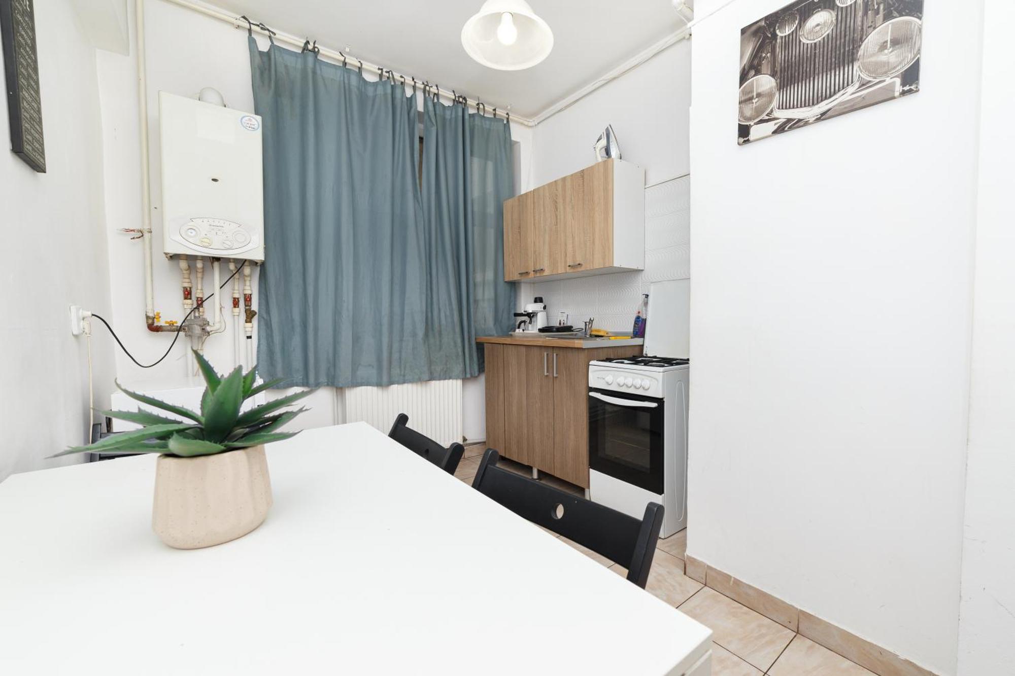 Color Apartments Eugen Carada St Bukares Bagian luar foto